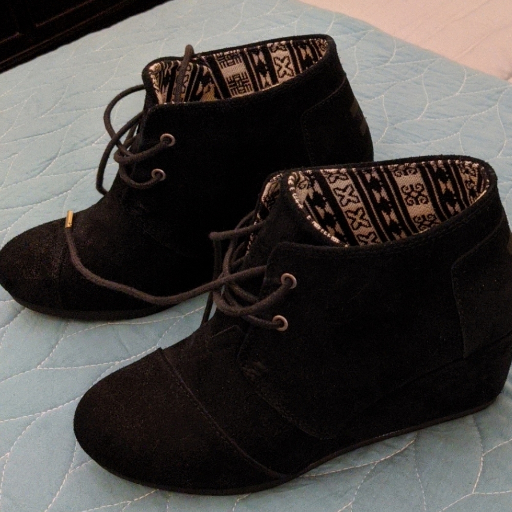 Black Suede Tom's Booties size 7.5
